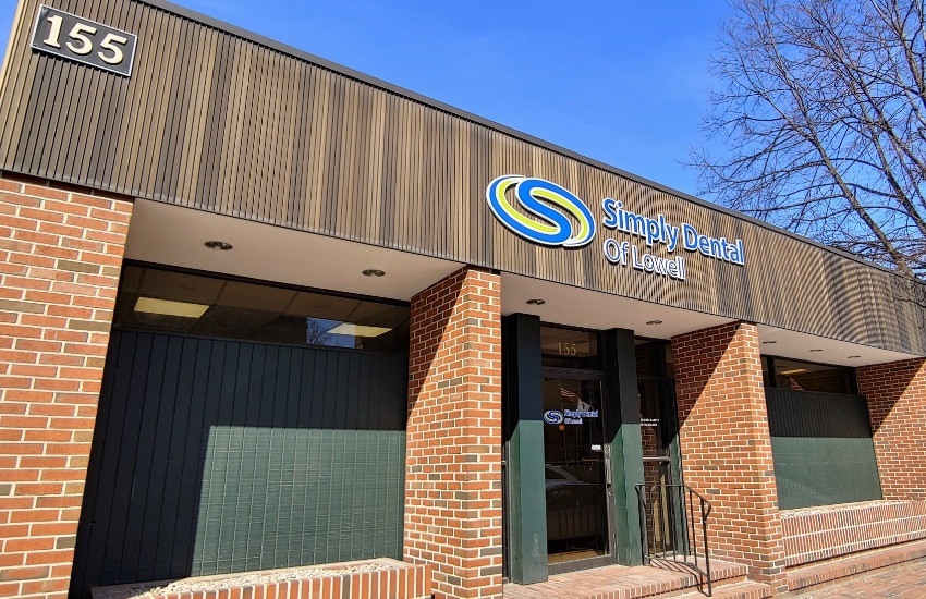 Exterior of oral surgery office in Lowell